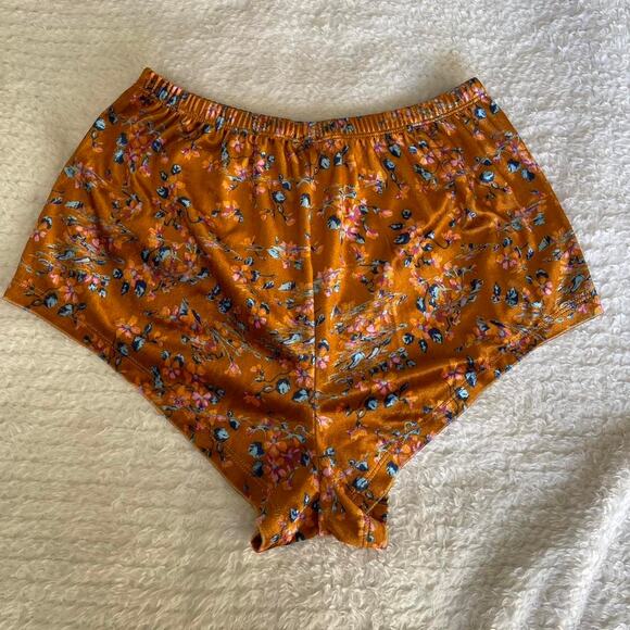 Savage x fenty velvet shorts - Picture 3 of 3